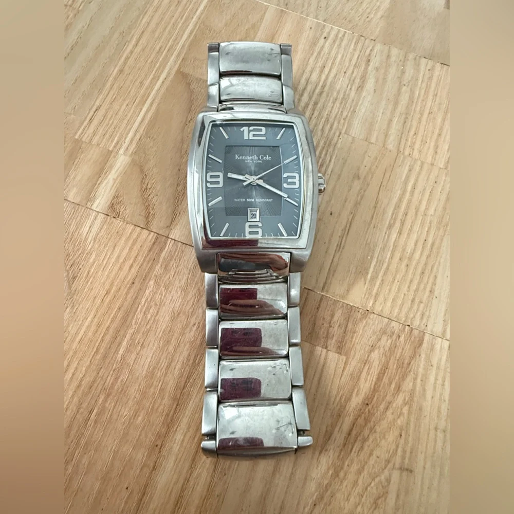 Kenneth Cole New York men’s gray and silver tone watch NEW BATTERY